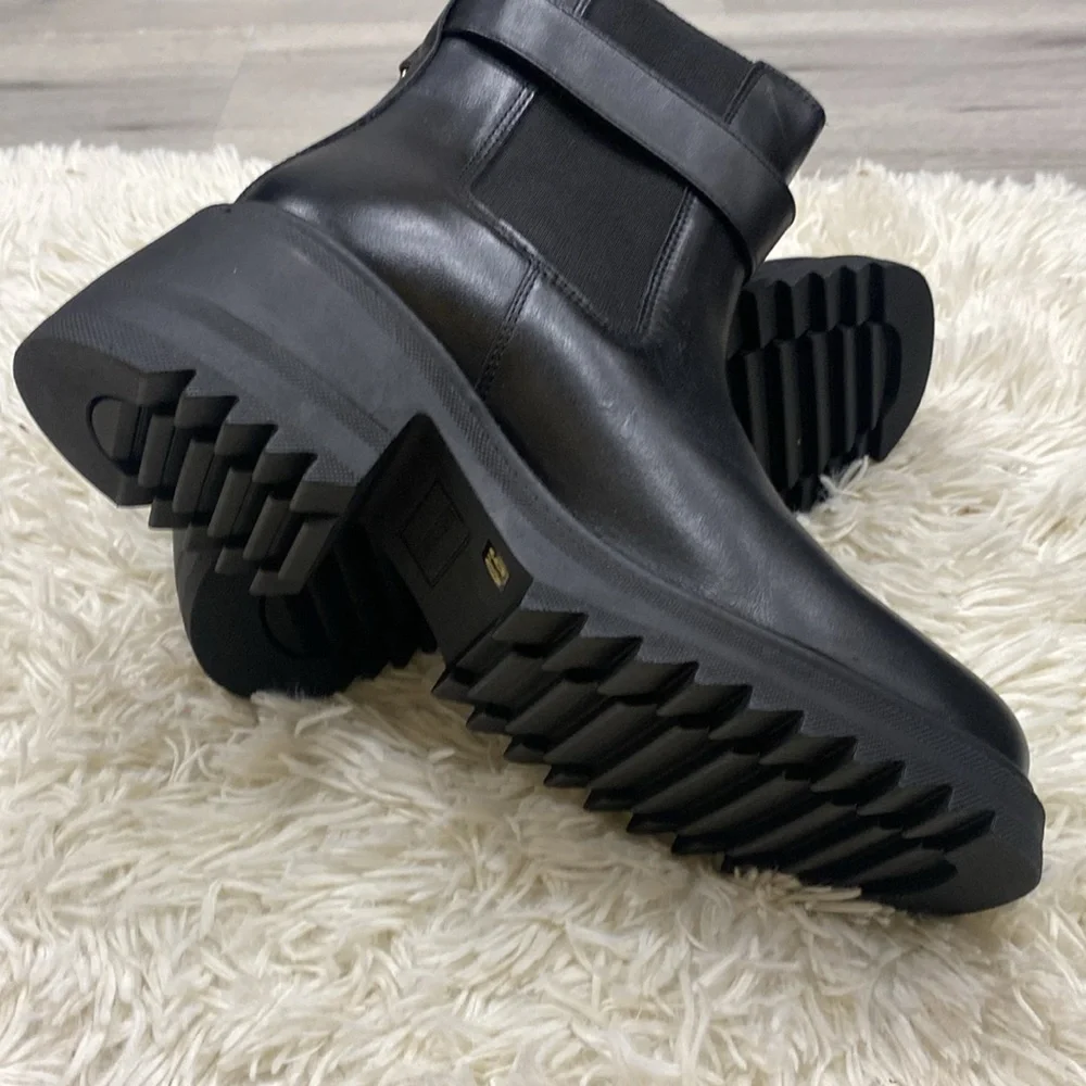 Steve Madden Gates Bootie in Black Distressed